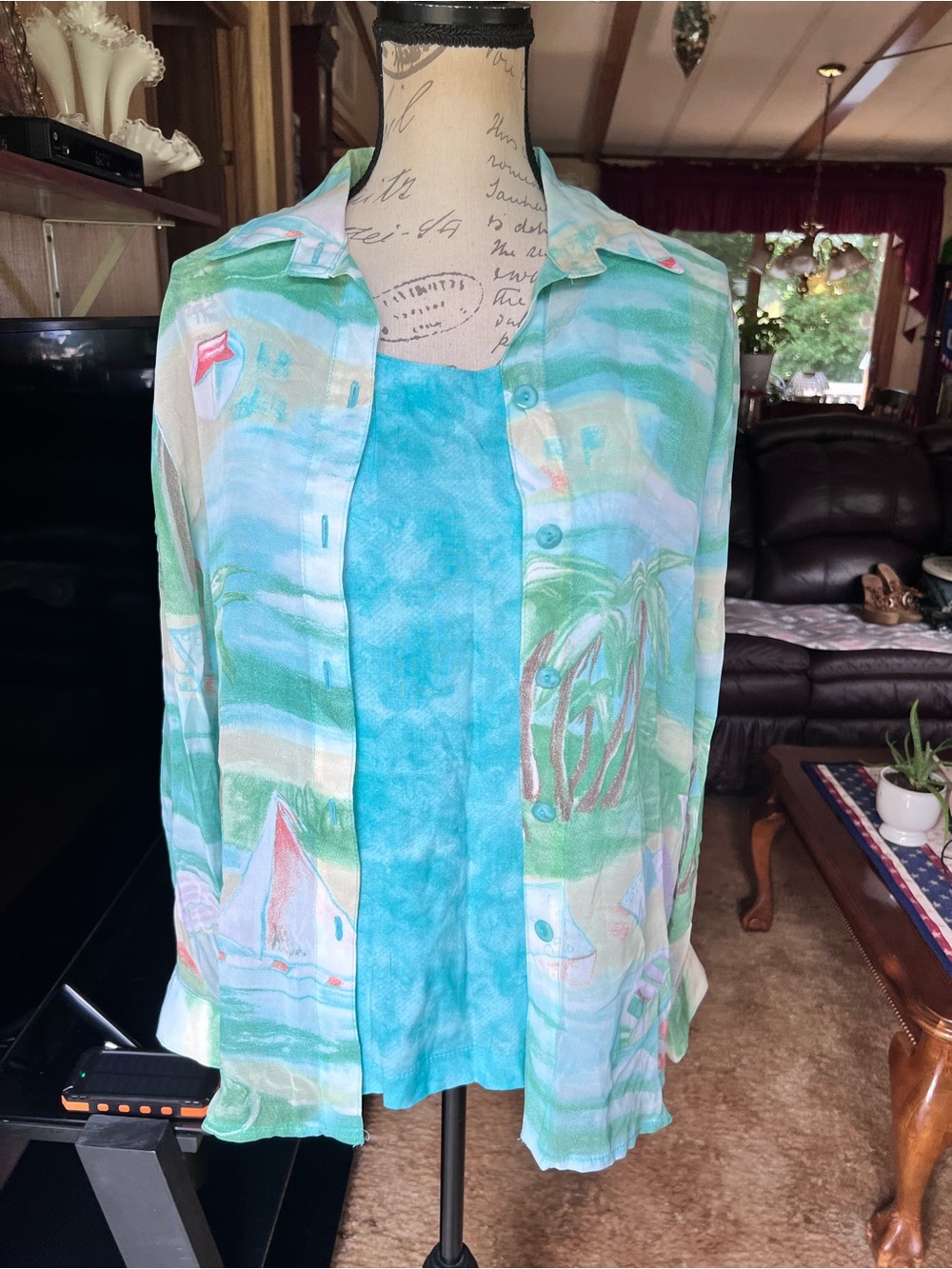 Woman’s vintage Sea Suns 2-piece sheer blouse and camisole matching set.